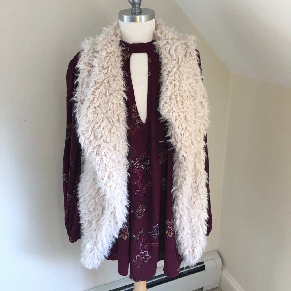 Plum floral print V cutout  top